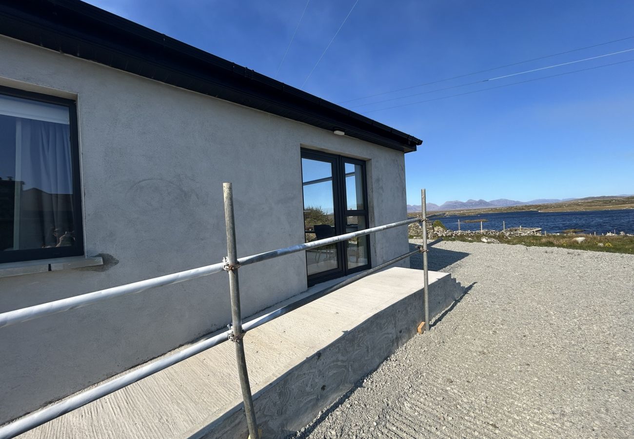 Apartment in Roundstone - Calla Retreat with stunning views