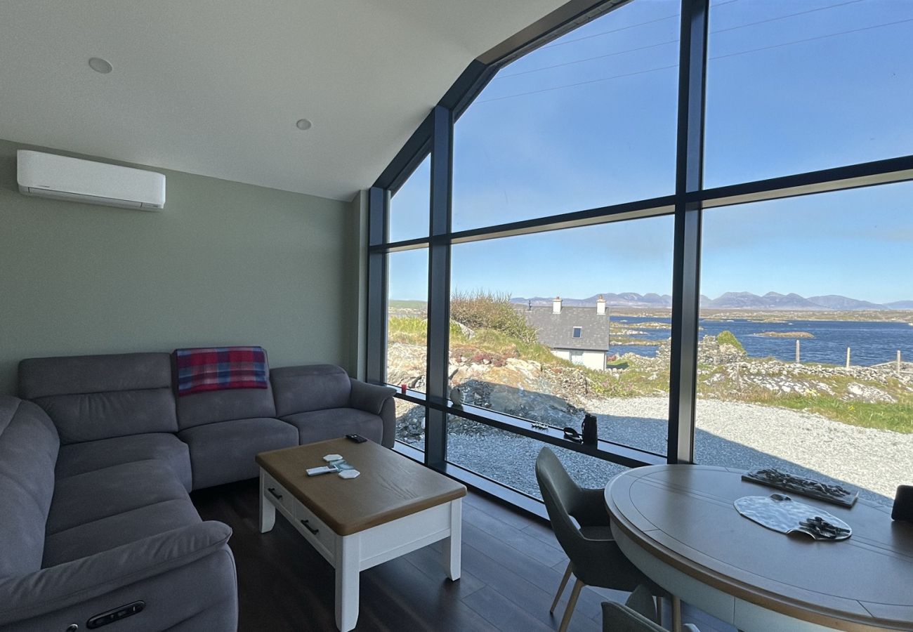 Apartment in Roundstone - Calla Retreat with stunning views