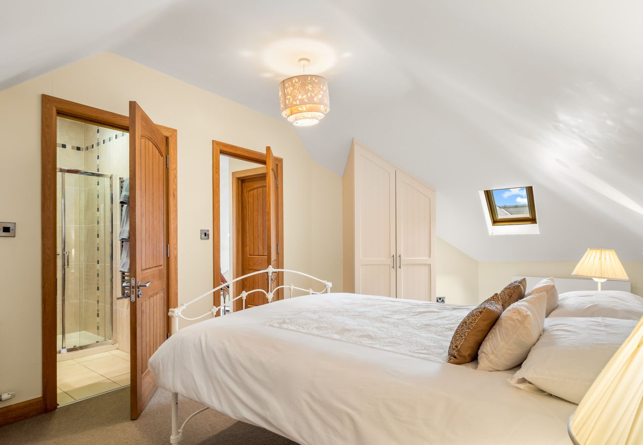 House in Roundstone - Calla Lookout Lake Views