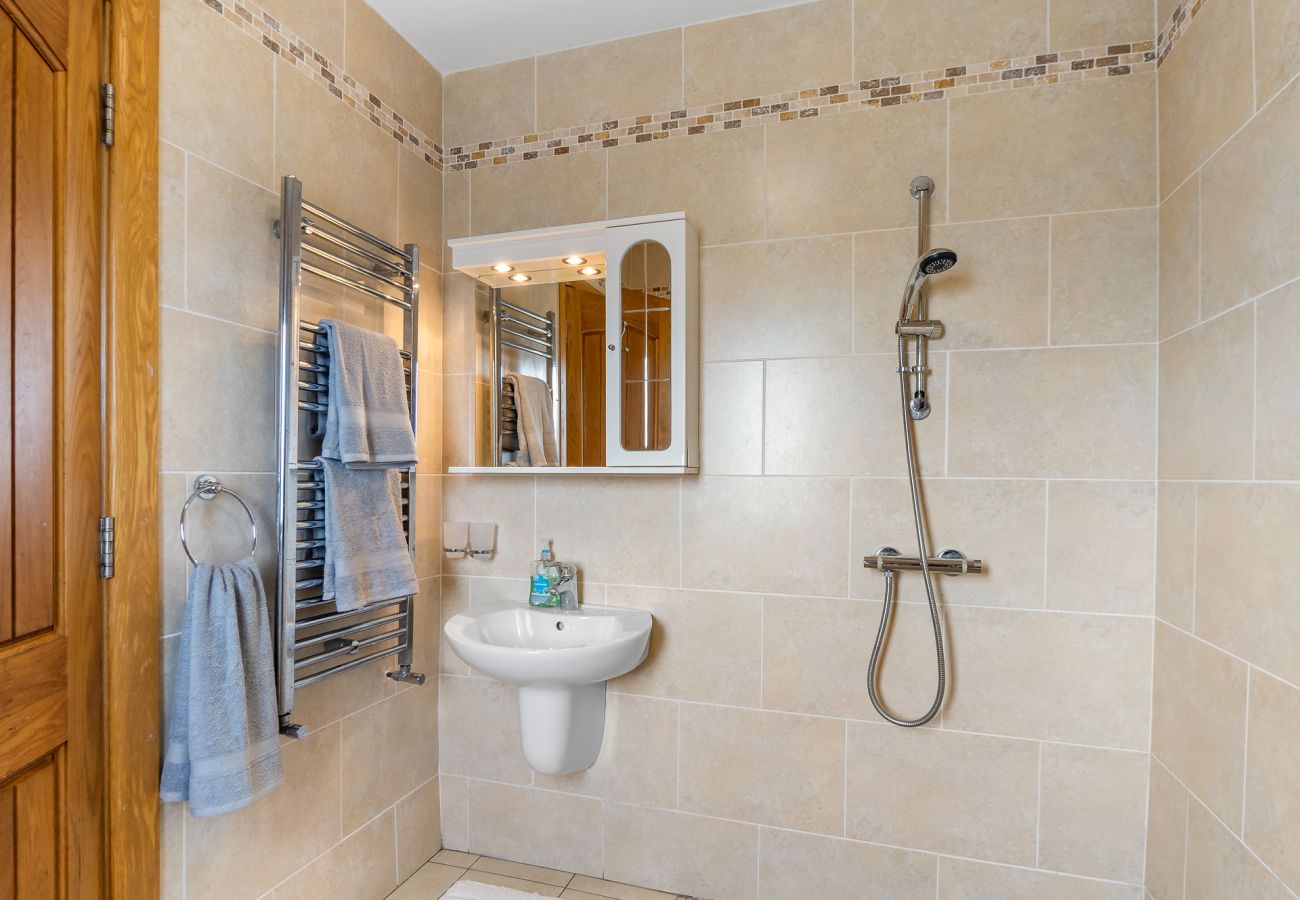 House in Roundstone - Calla Lookout Lake Views