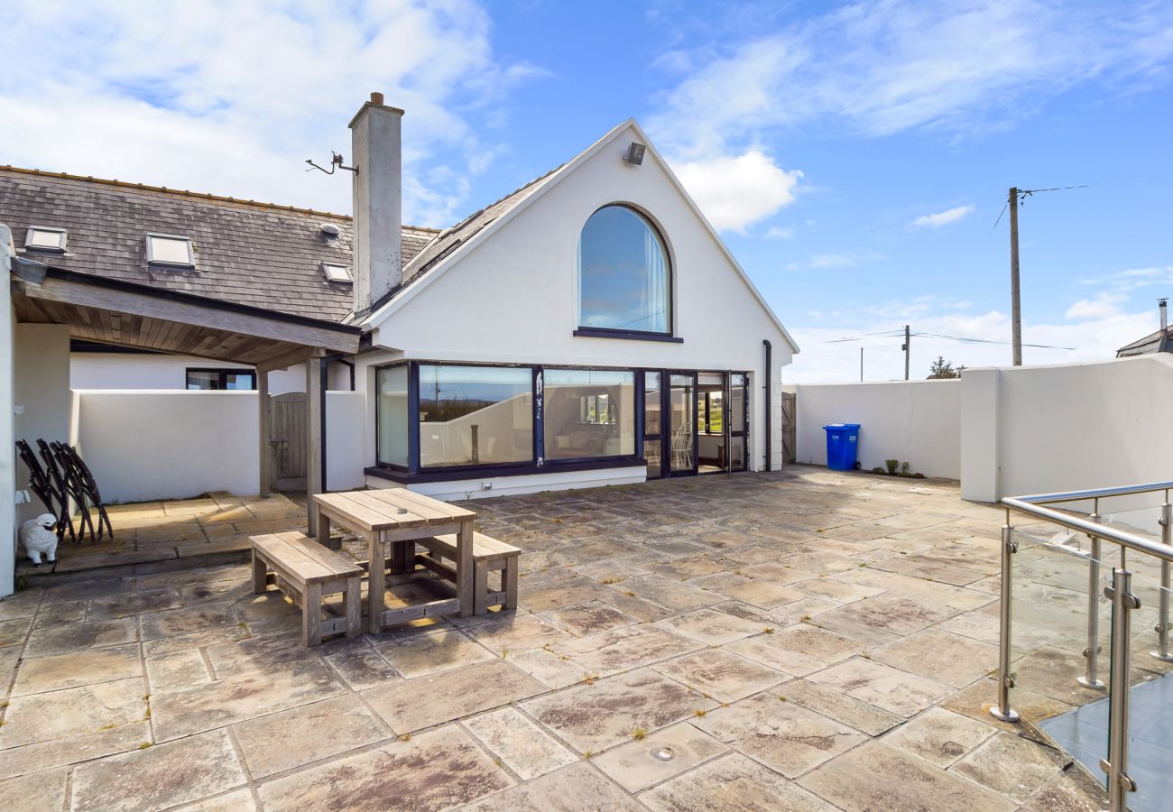 House in Roundstone - Calla Lookout Lake Views