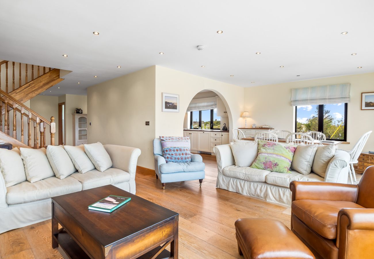 House in Roundstone - Calla Lookout Lake Views