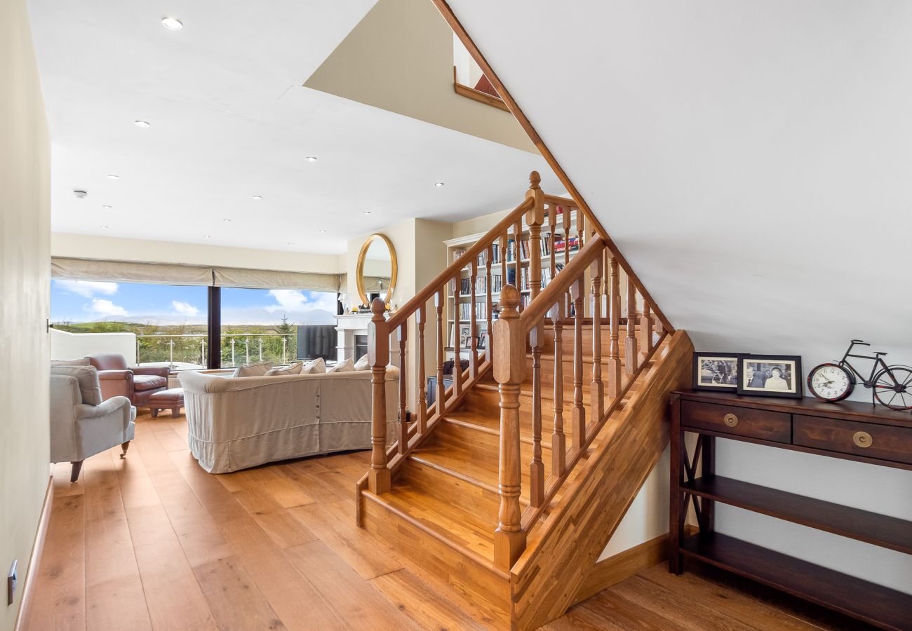House in Roundstone - Calla Lookout Lake Views