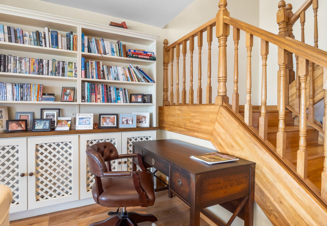 House in Roundstone - Calla Lookout Lake Views