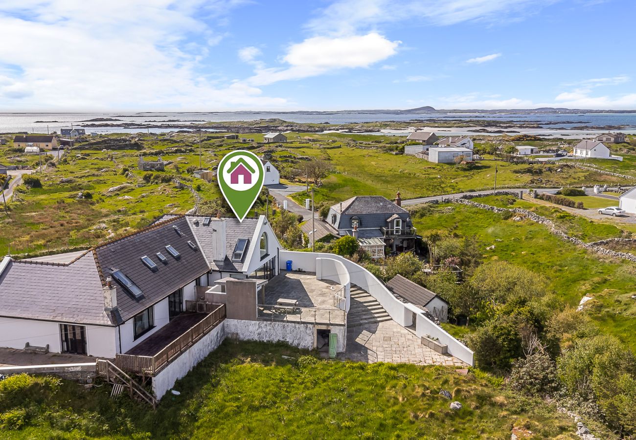 House in Roundstone - Calla Lookout Lake Views
