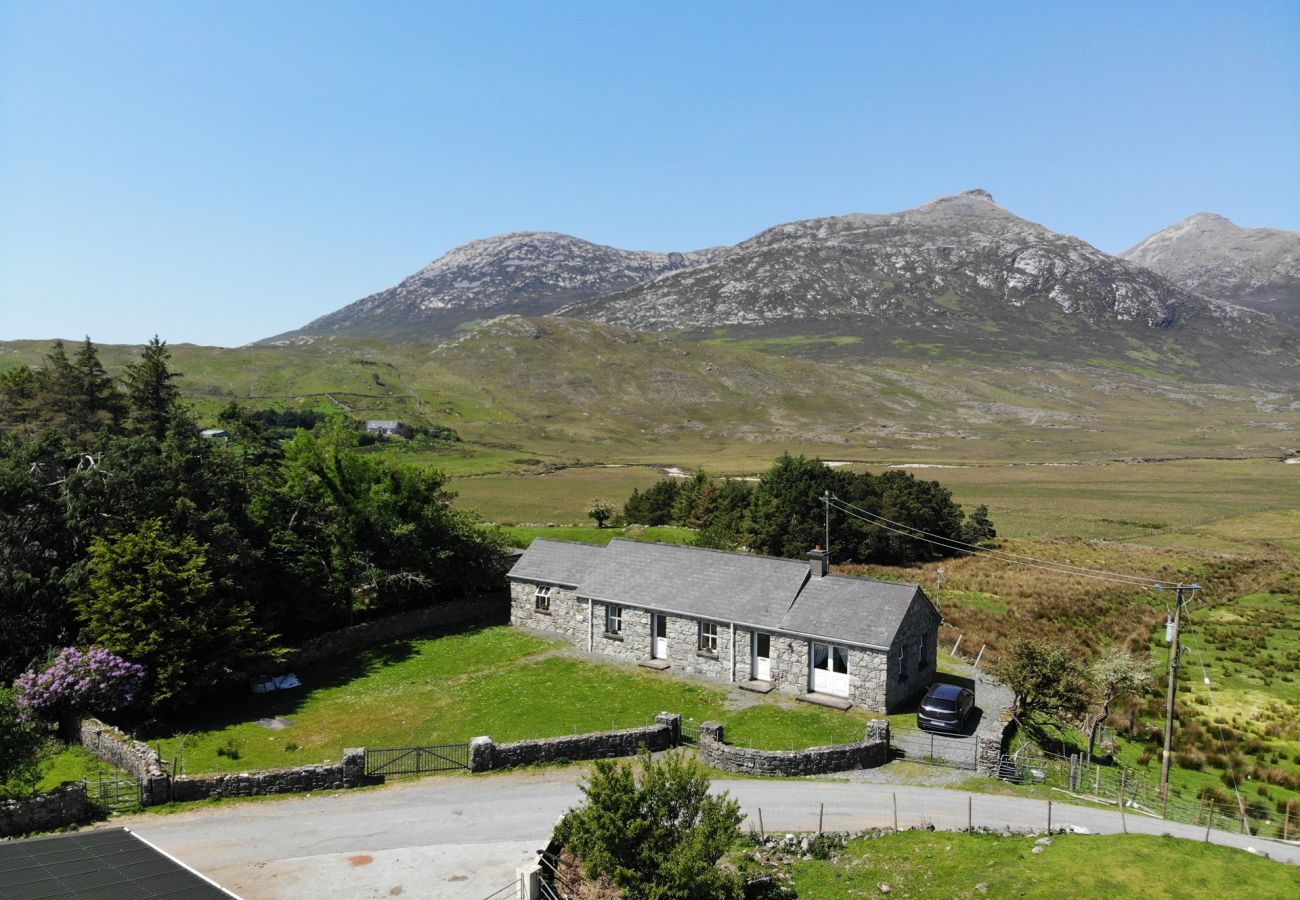 Cottage in Recess - Twelve Bens Lodge Recess 