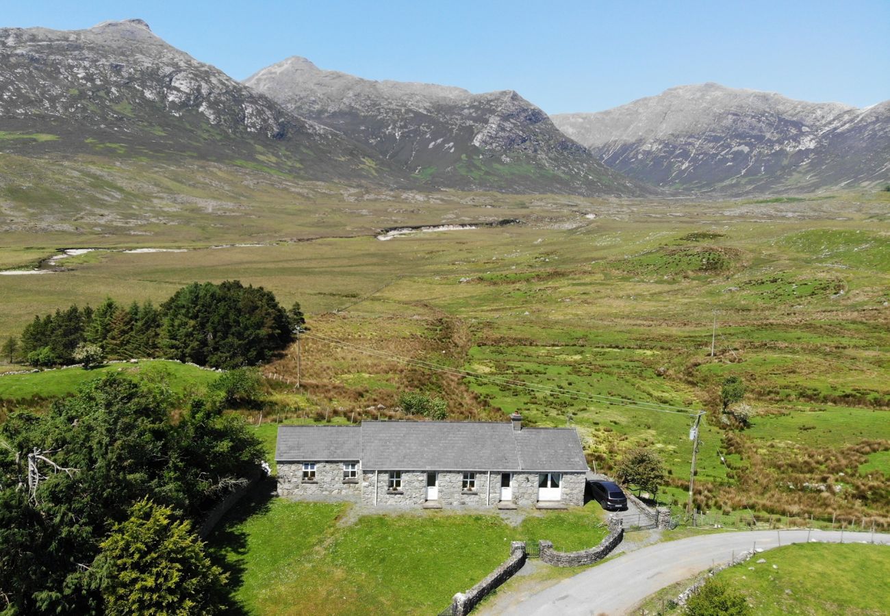 Cottage in Recess - Twelve Bens Lodge Recess 