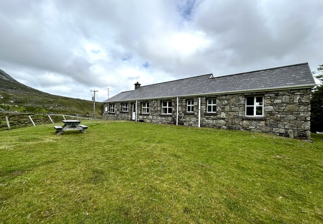 Cottage in Recess - Twelve Bens Lodge Recess 