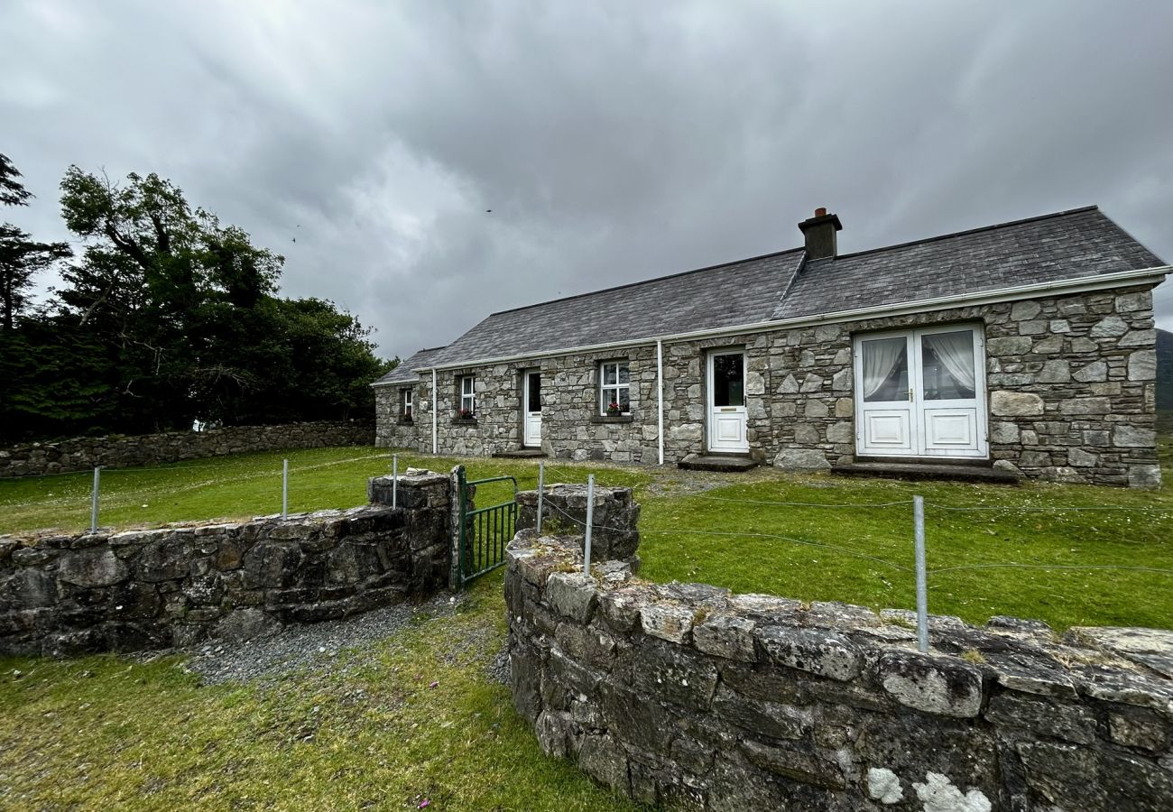 Cottage in Recess - Twelve Bens Lodge Recess 