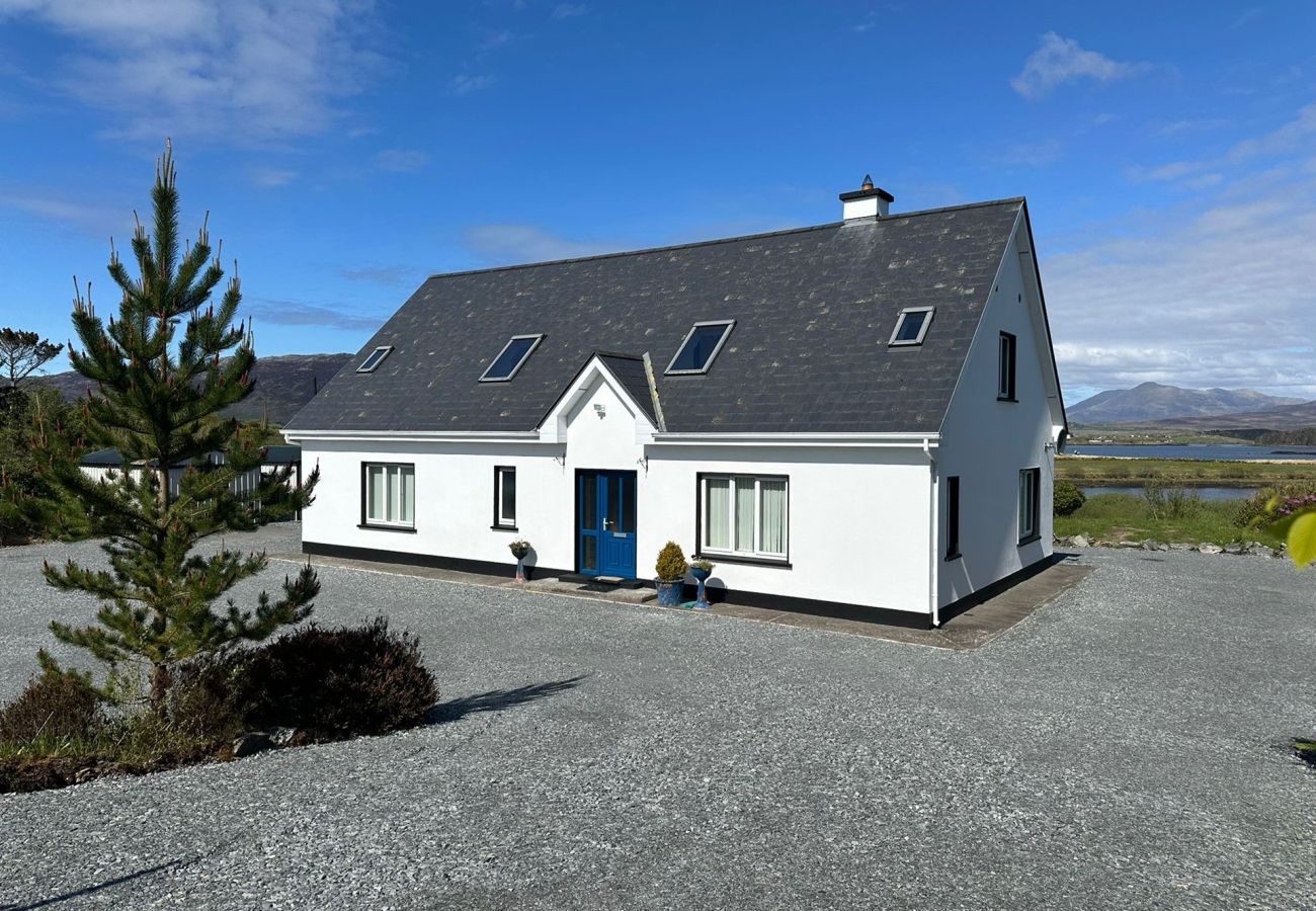 House in Moyard - Connemara Bay House 