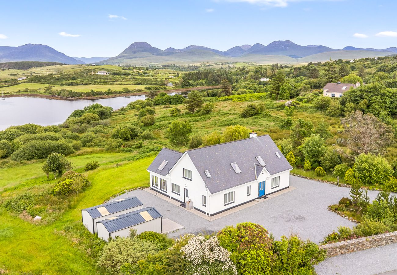 House in Moyard - Connemara Bay House Moyard